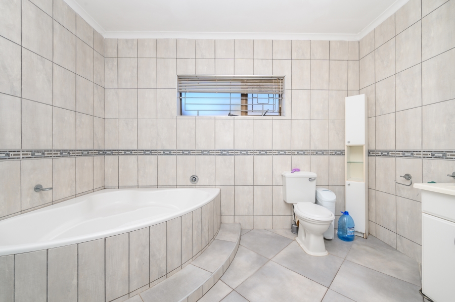 15 Bedroom Property for Sale in Summerstrand Eastern Cape